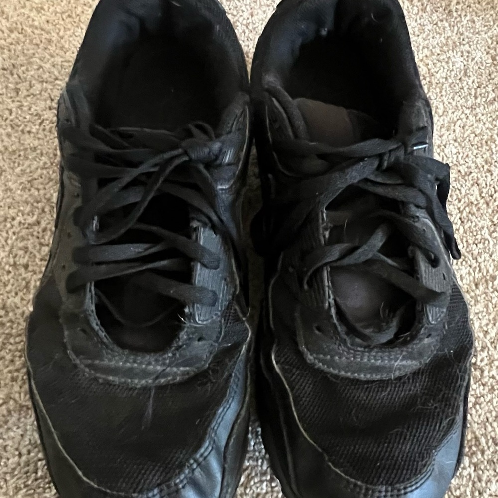 Nike Air Men's Black Athletic Shoes: Good Tread! 🖤